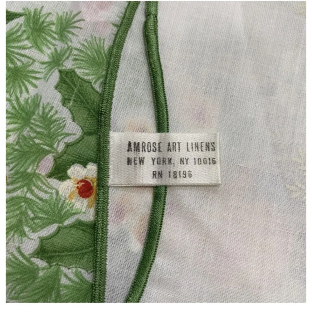 The Sovereign Collection Christmas Table Cloth Aleluia 33x33 Style 3150
